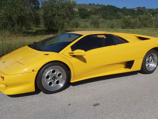 Image 1/10 of Lamborghini Diablo VT (1993)