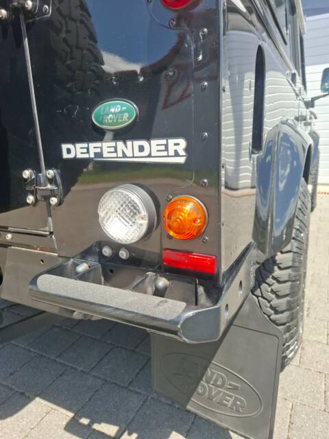 Land Rover Defender 110