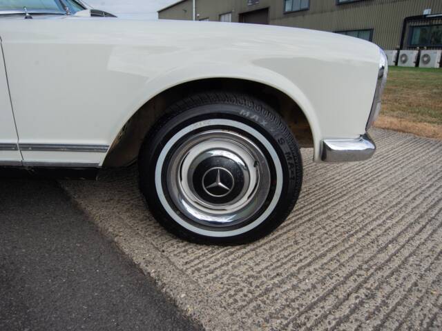 Mercedes-Benz 230 SL
