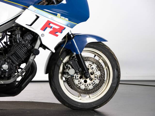 Yamaha FZ 750