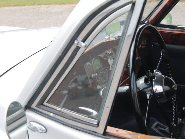 Jaguar XK 120 FHC