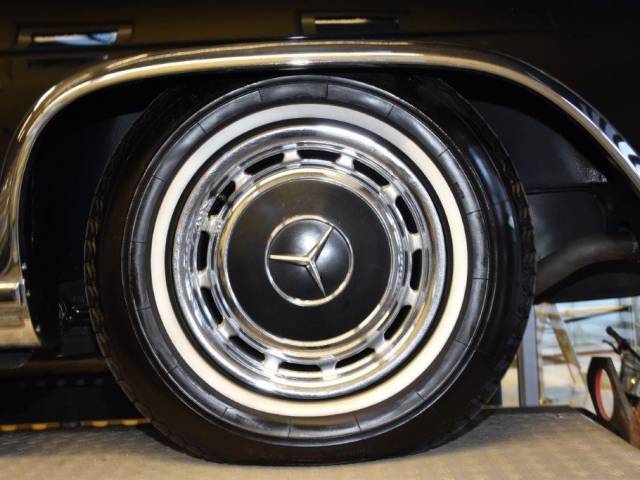 Mercedes-Benz 600