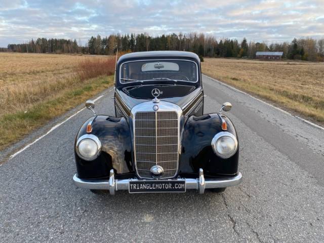 Mercedes-Benz 220