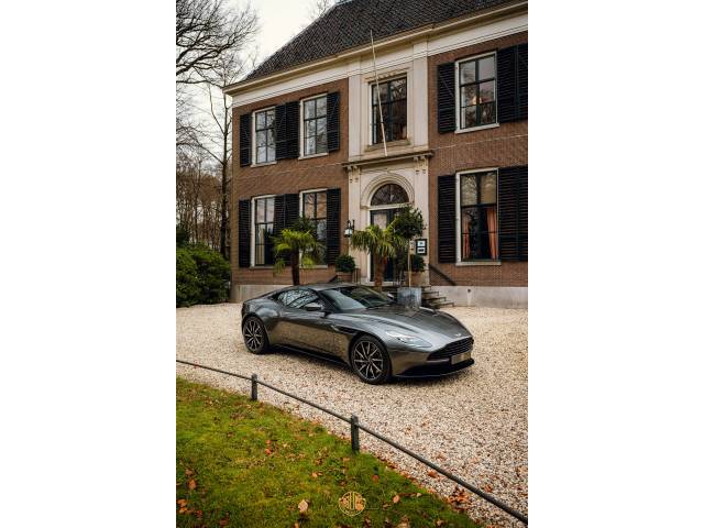 Afbeelding 1/50 van Aston Martin DB 11 V12 (2017)