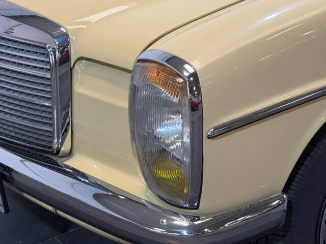 Mercedes-Benz 200