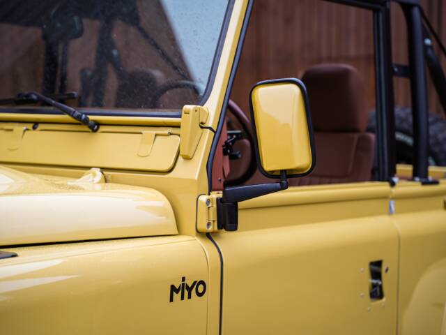 Land Rover 90