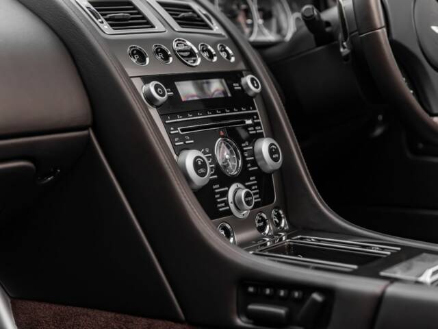Aston Martin DBS Volante