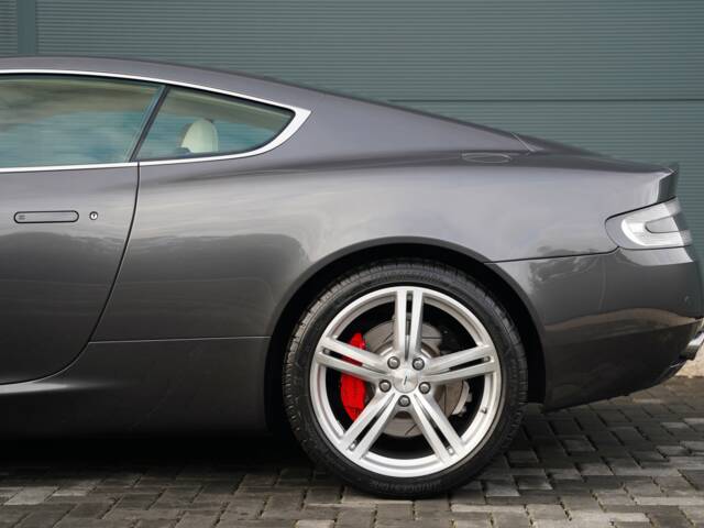 Aston Martin DB 9