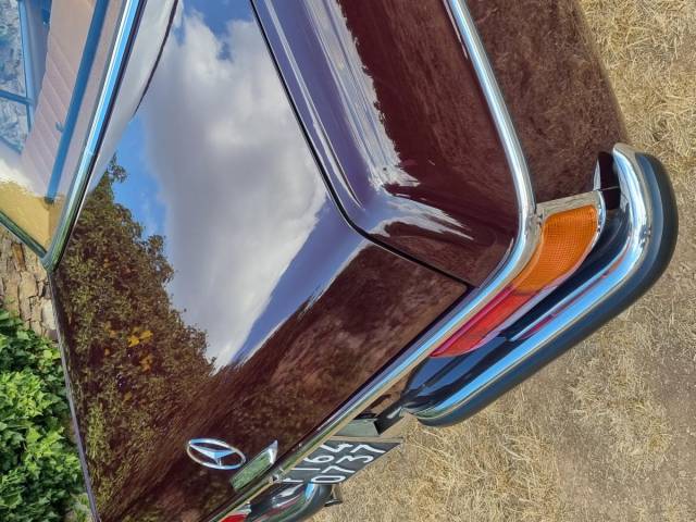Mercedes-Benz 220