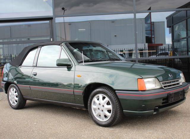 Image 1/9 de Opel Kadett 1,6i (1990)