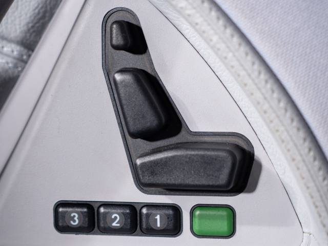 Mercedes-Benz SL 320