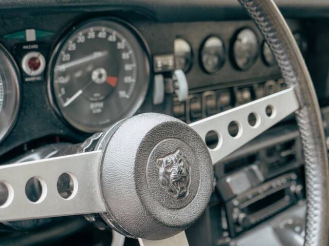 Jaguar E-Type V12 (2+2)