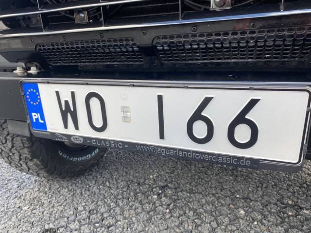 Land Rover Defender 90 Works V8 "70th Edition"