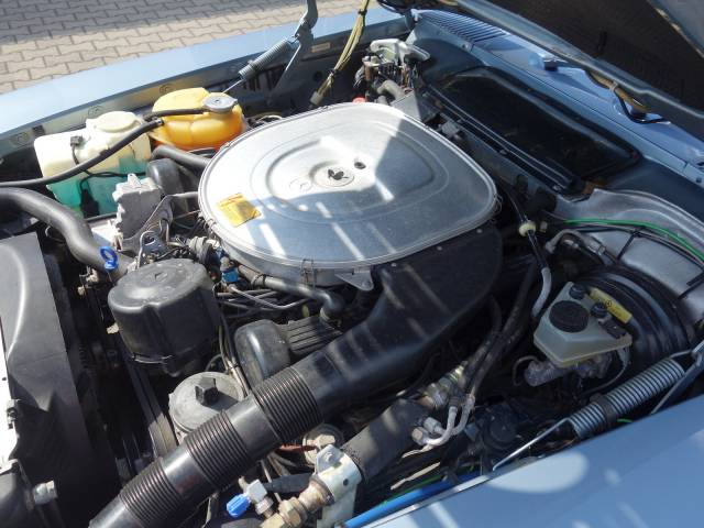 Mercedes-Benz 560 SL