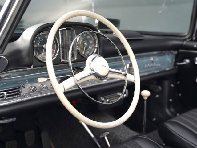 Mercedes-Benz 300 SL Roadster