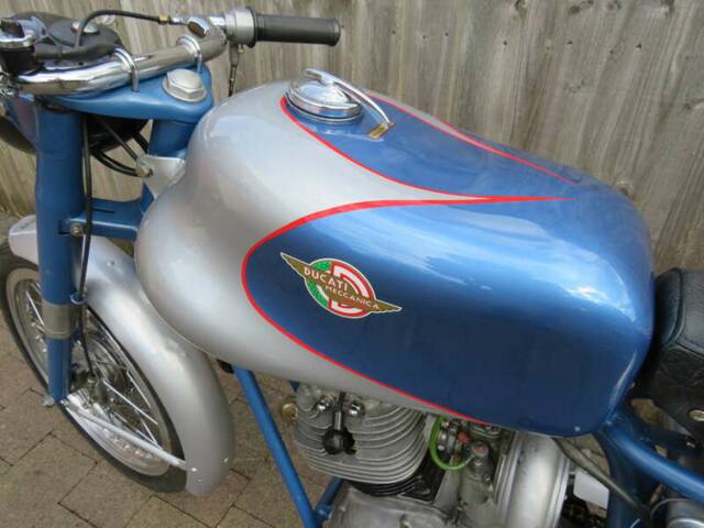 Ducati 85 Sport
