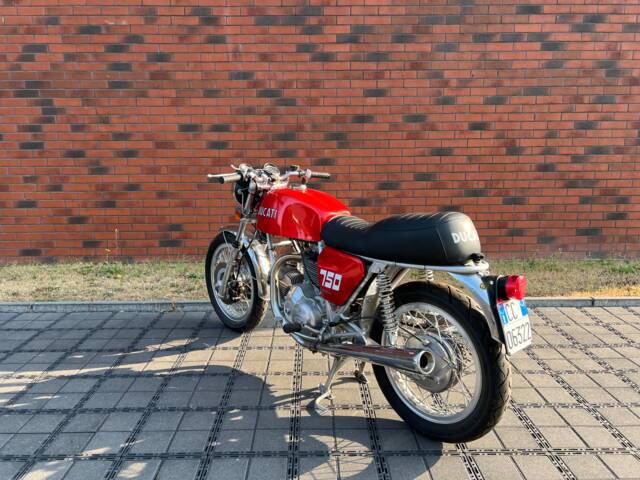 Ducati 750 GT
