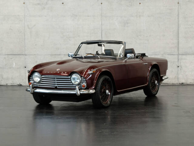 Image 1/24 of Triumph TR 4A IRS (1965)