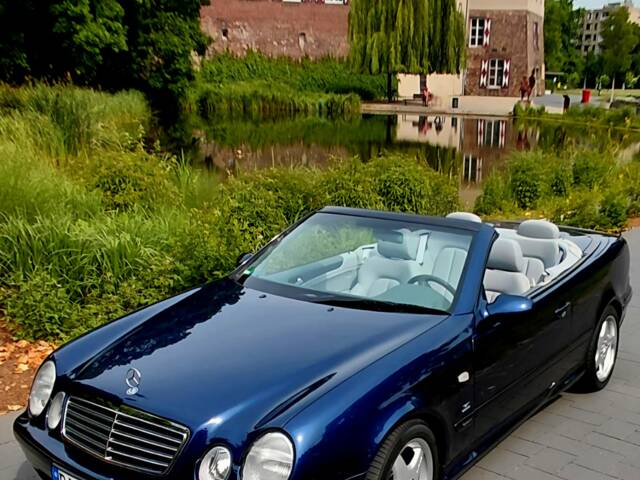 Image 1/18 of Mercedes-Benz CLK 200 (1999)