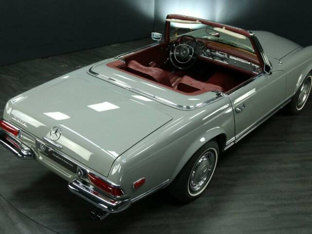 Mercedes-Benz 250 SL