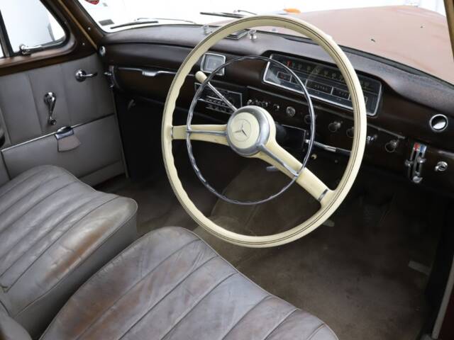 Mercedes-Benz 220 S