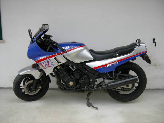 Yamaha FZ 750