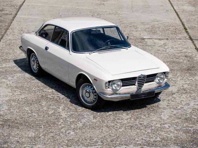 Immagine 1/50 di Alfa Romeo Giulia 1600 Sprint GT Veloce (1966)