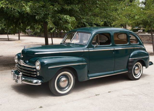 Image 1/9 of Ford Super Deluxe (1947)
