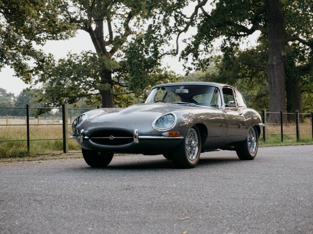 Immagine 1/50 di Jaguar E-Type 4.2 (1965)