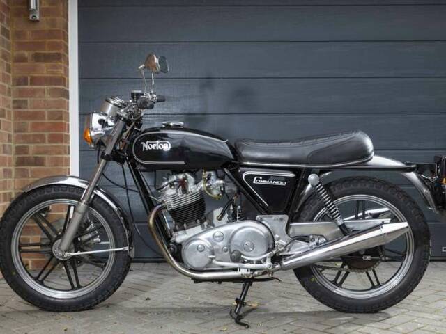 Norton Commando 750 Roadster
