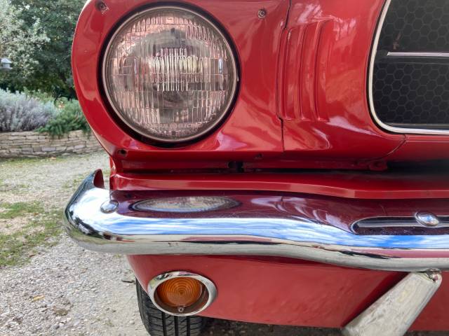 Ford Mustang 289 - Ford Mustang 1965 fastback détail feu avant droit.
