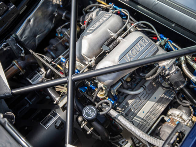 Jaguar XJ 220