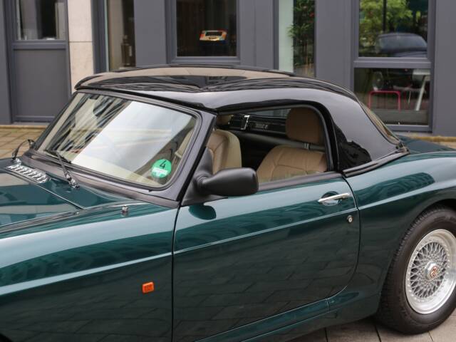 MG RV8