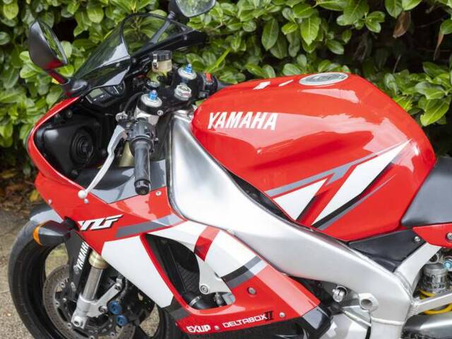 Yamaha YZF-R1
