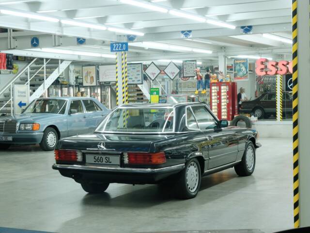 Mercedes-Benz 560 SL