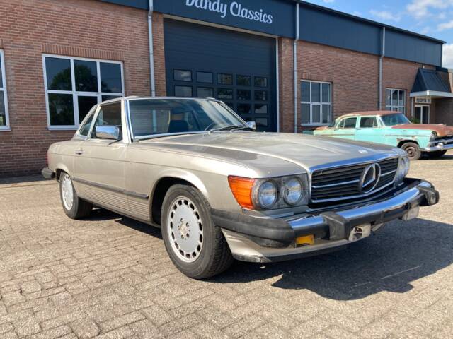 Mercedes-Benz 560 SL