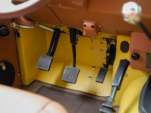 Land Rover 90