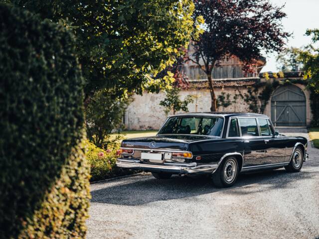 Mercedes-Benz 600