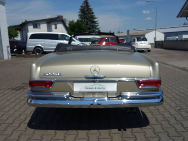 Mercedes-Benz 300 SE