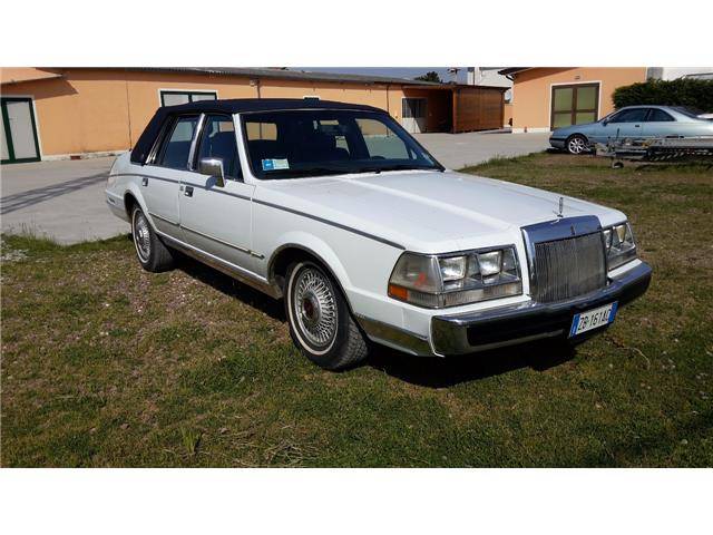 Image 1/10 of Lincoln Continental Sedan (1986)
