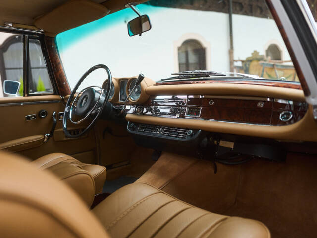 Mercedes-Benz 280 SE