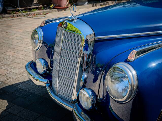 Mercedes-Benz 300
