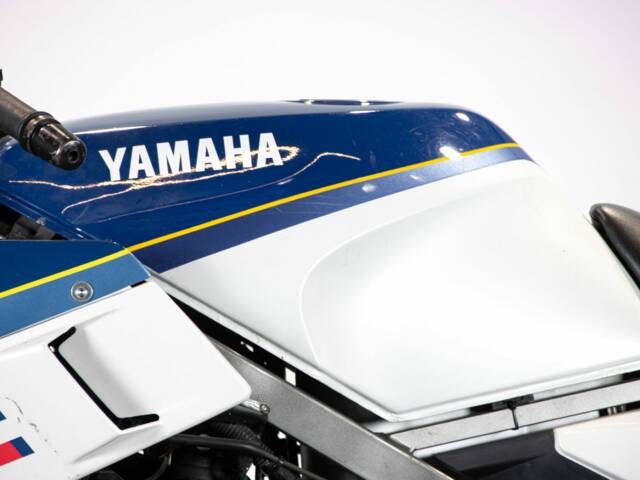 Yamaha FZ 750