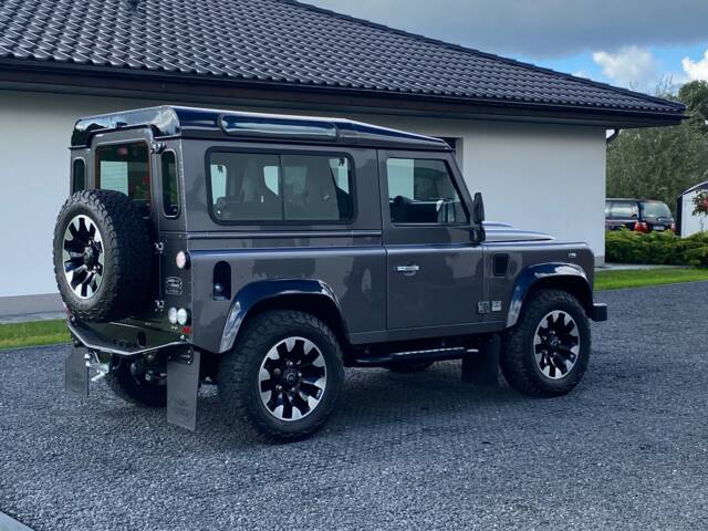Land Rover Defender 90 Works V8 "70th Edition"