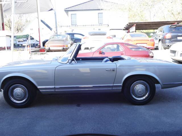 Mercedes-Benz 230 SL