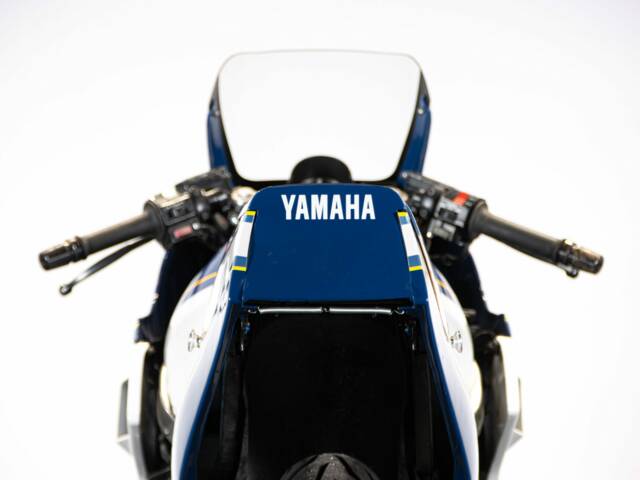 Yamaha FZ 750