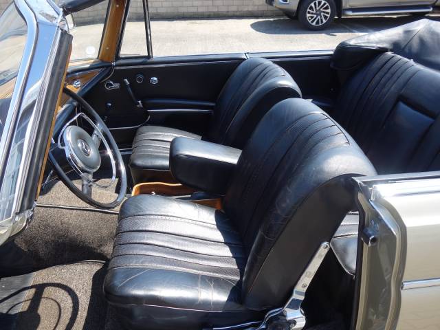 Mercedes-Benz 300 SE