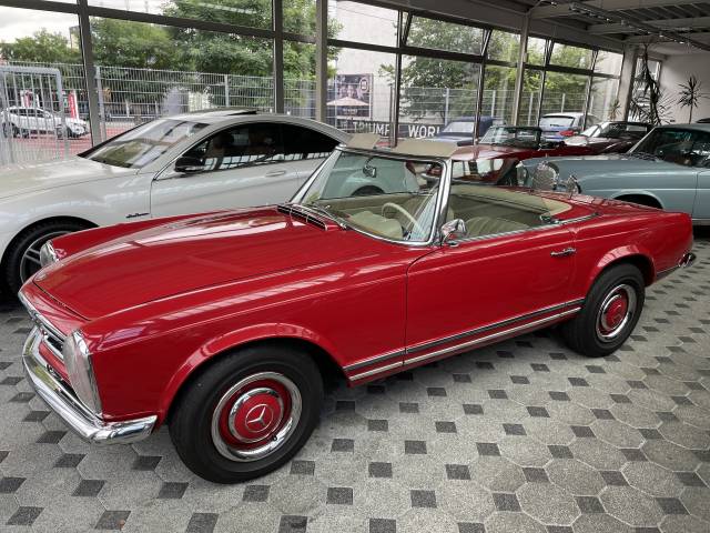Mercedes-Benz 230 SL