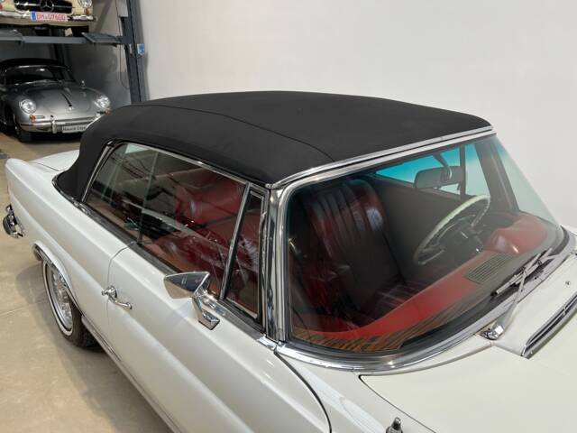 Mercedes-Benz 280 SE
