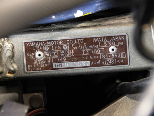 Yamaha FZ 750